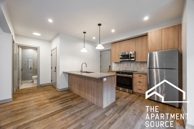 Building Photo - 1323 W Estes Ave