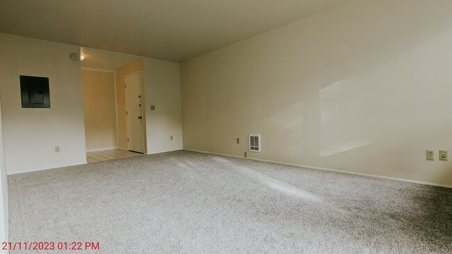 Building Photo - 12231 SE 59th St #84