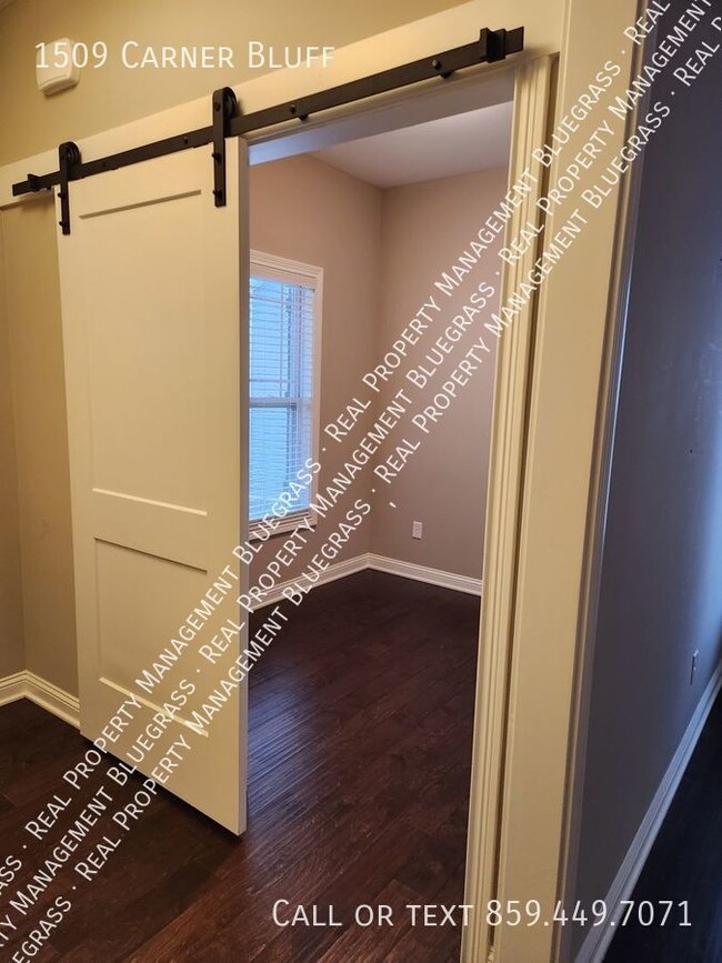 Building Photo - Amazing Find! 4 Bedroom 2.5 Bath in Summer...