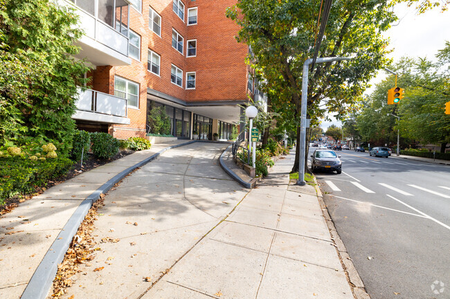 Building Photo - Kensington Gates