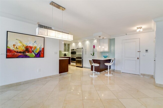Foto del edificio - 9801 Collins Ave