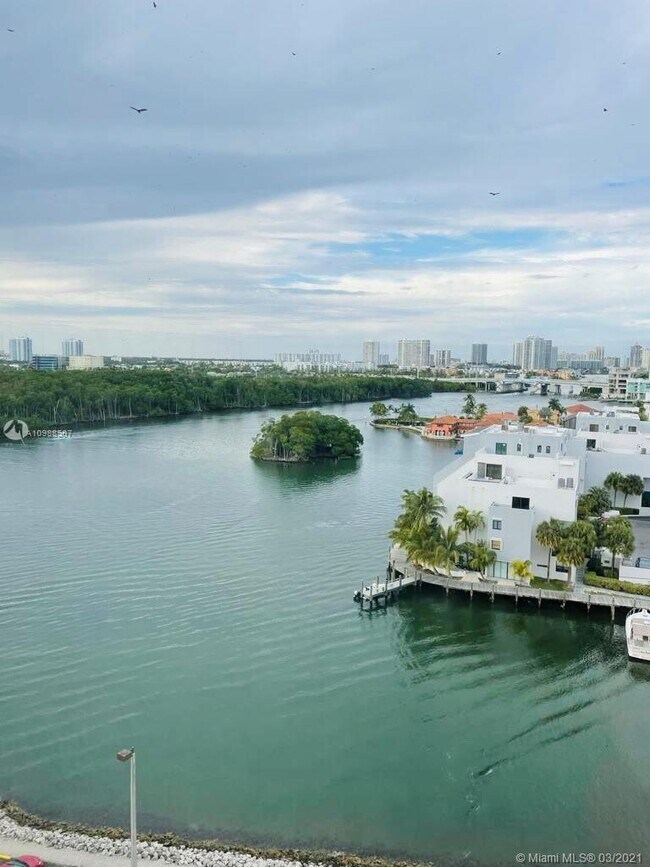 Foto del edificio - 400 Kings Point Dr
