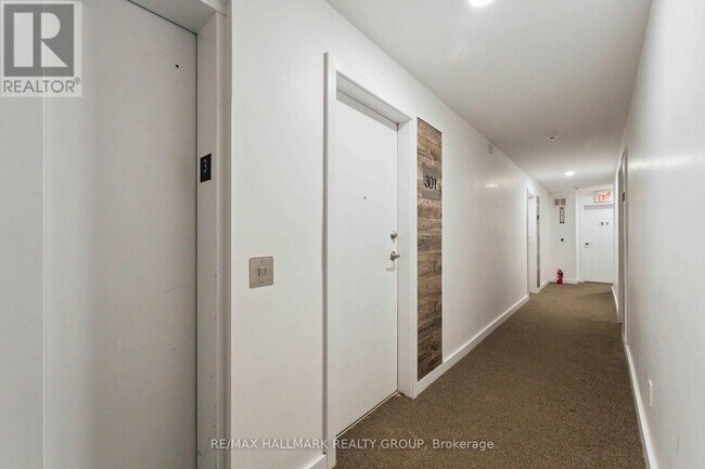 Building Photo - 1308-1308 Thames St