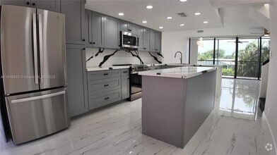 Building Photo - 2801 SW 87th Ave