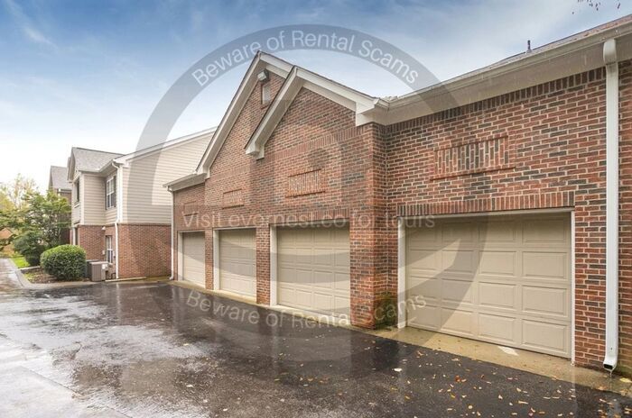 Building Photo - Beautiful 2 Bedroom & 2 Bath Gated Condo