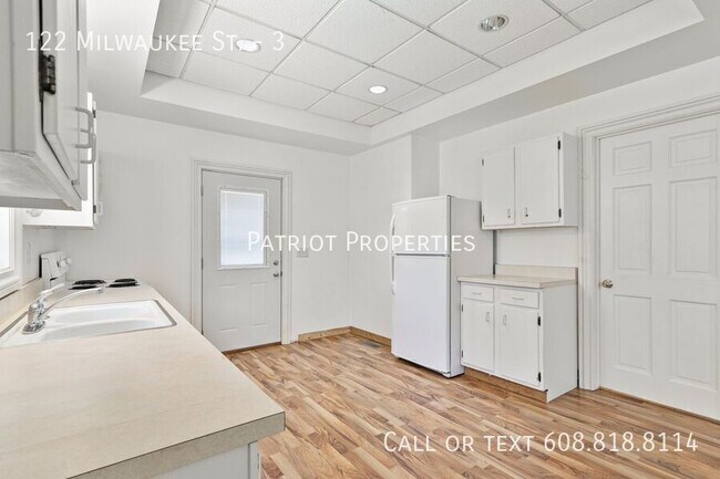 Building Photo - 2 bedroom/ 1 bath in Johnson Creek, WI