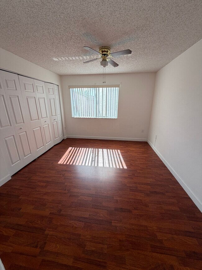 Master Bedroom - 8023 Lake Dr