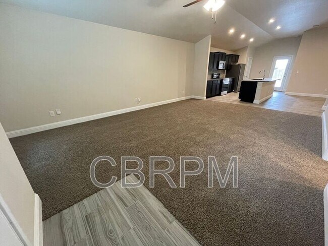 Building Photo - 3719 Oakridge Ave