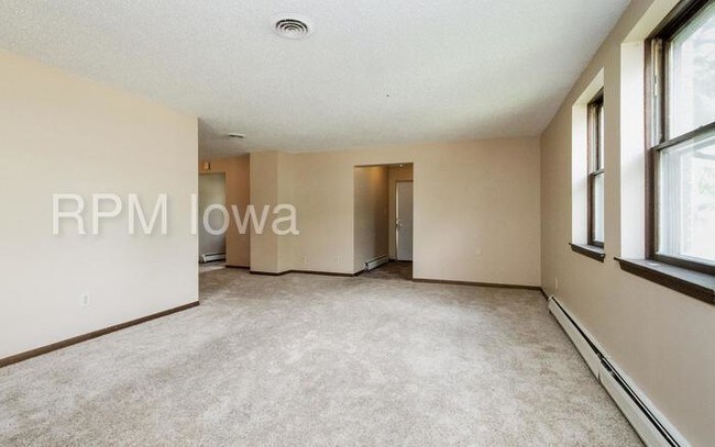 Building Photo - 1301 Hull Ave