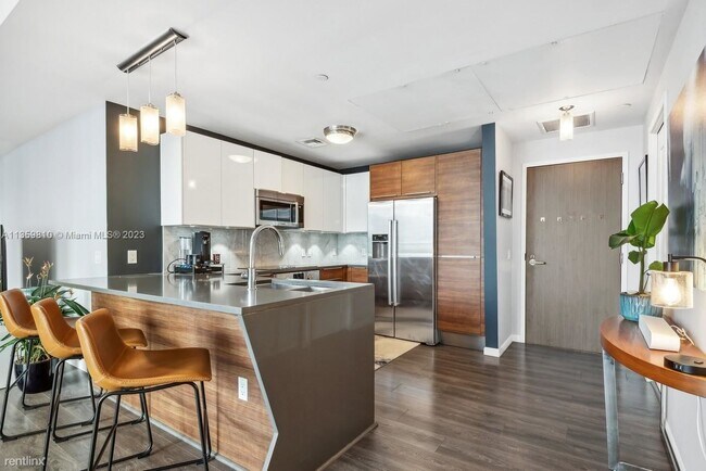 Building Photo - 1 br, 1 bath Condo - 601 NE 27th St Beauti...