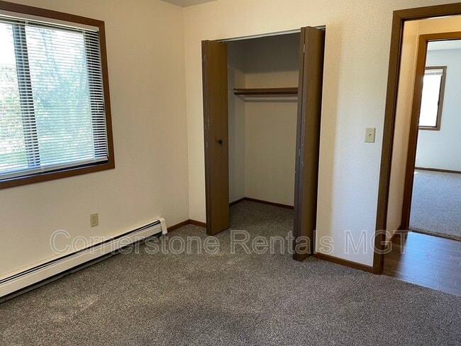 Building Photo - 1515 14th Ave E