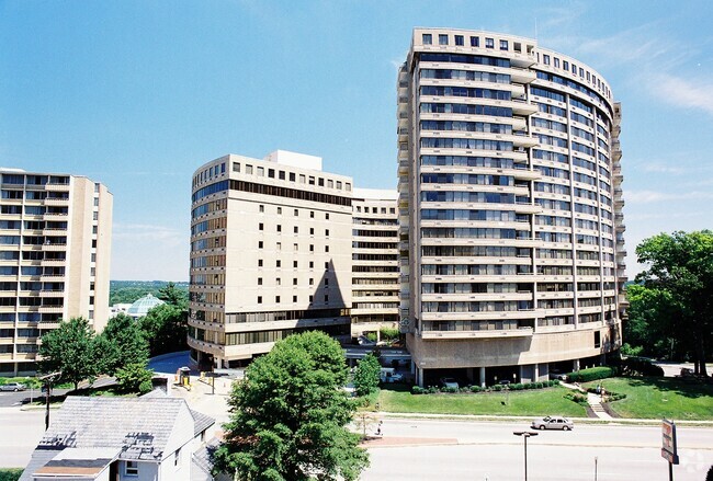 Building Photo - Hampton Plaza Apartments