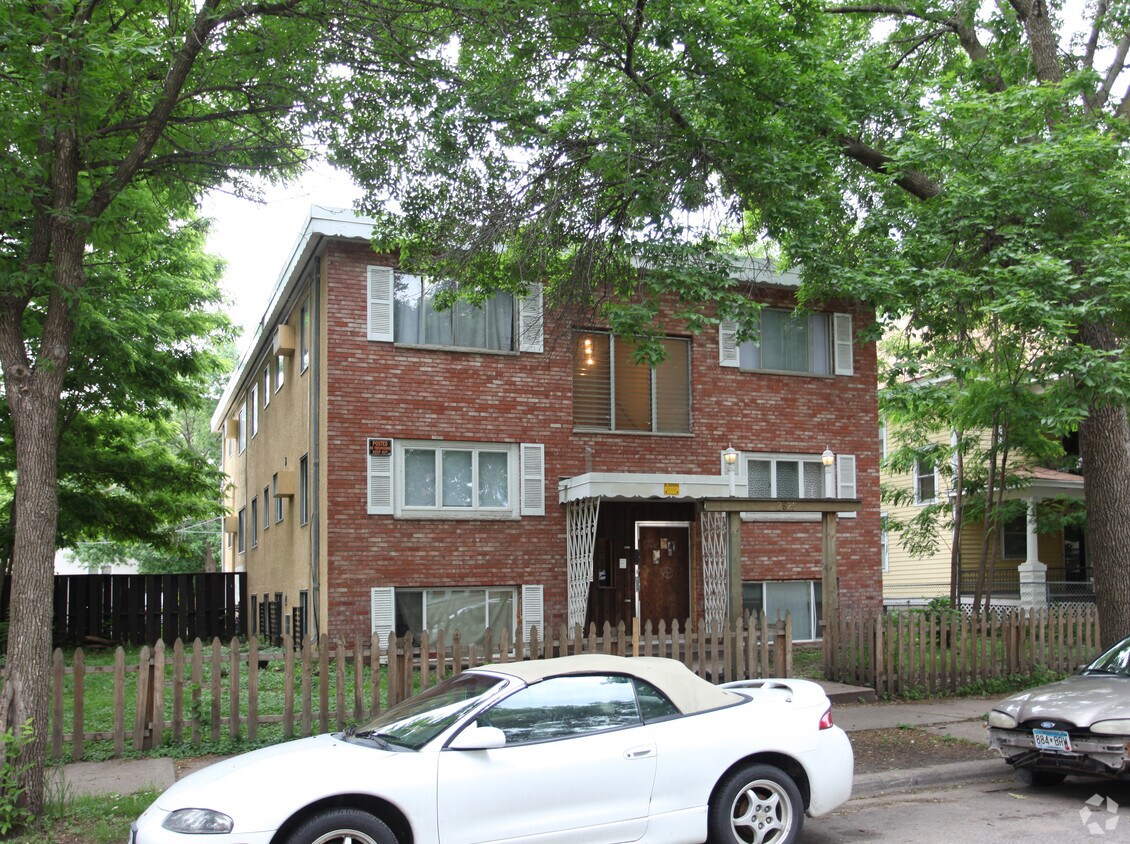 Building Photo - 2625 18th Ave S