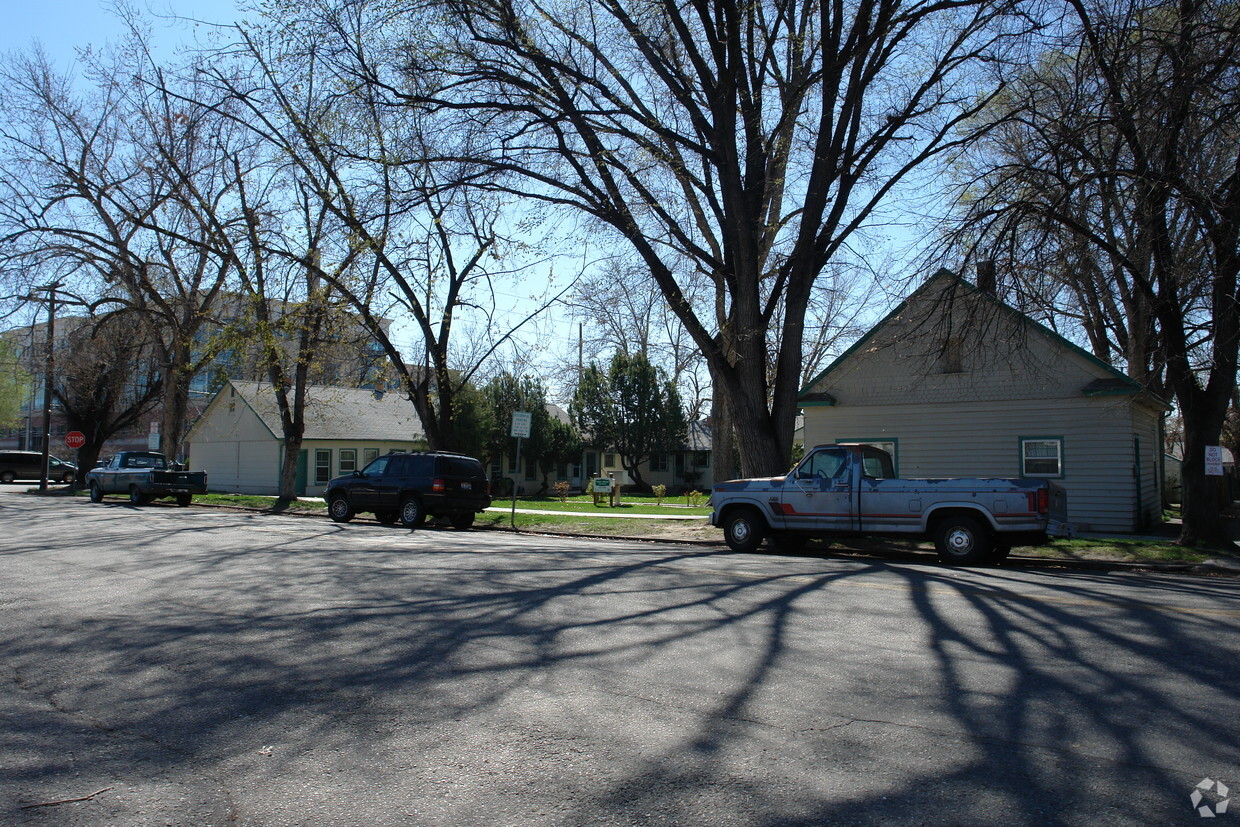 Building Photo - Grove Street Apartments