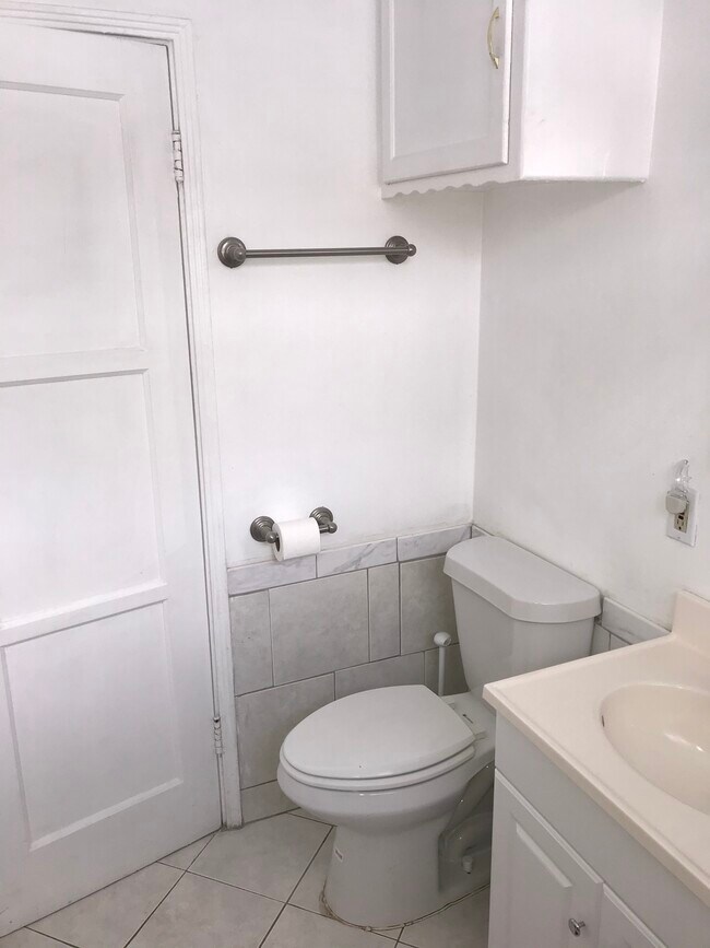 Bathroom - 5580 Kinston Ave