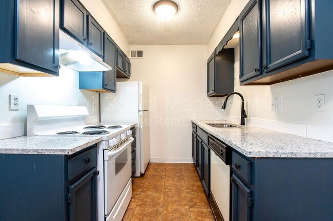 Foto del edificio - 1800 E 1st St N
