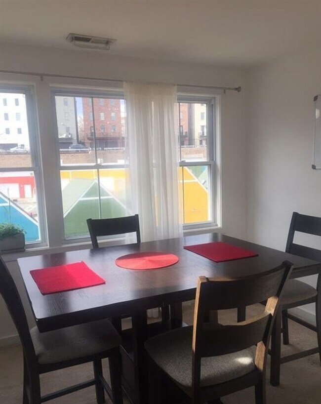 Foto del edificio - 1122 E Market St