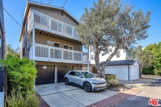 Building Photo - 466 S Venice Blvd