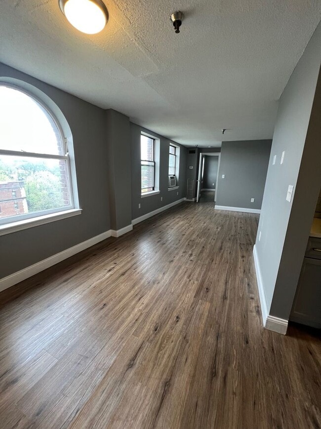 Interior Photo - SilverBrick Square