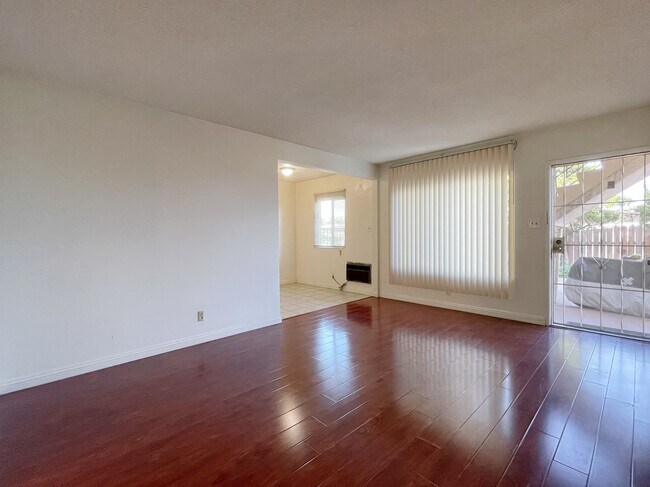 Building Photo - 860 Brightwood St