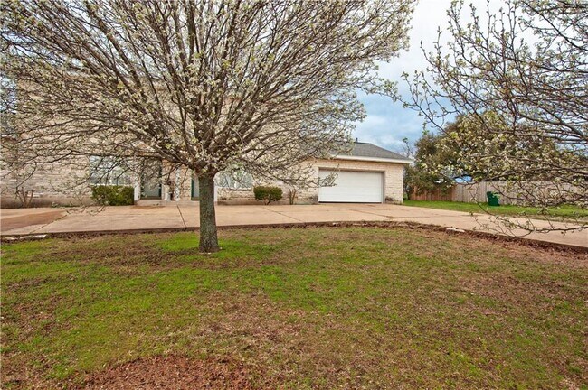 Building Photo - 15601 Hebbe Ln