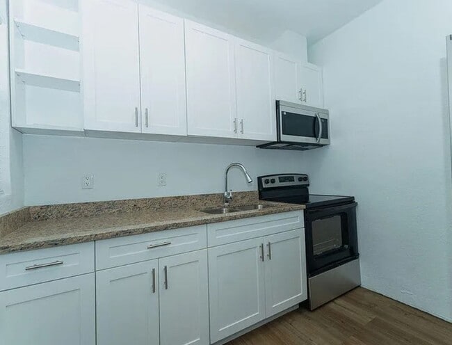 Building Photo - 624 S 12th St