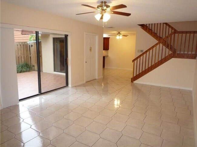 Foto del edificio - 9937 NW 6th Ct