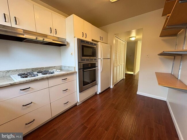 Foto del edificio - 6317 Pearce Ave