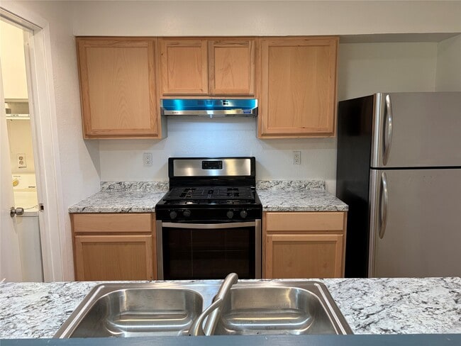 Building Photo - 6800 Trendal Ln