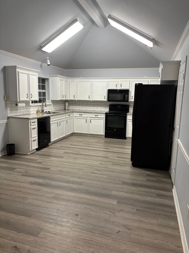 Foto del edificio - 5900 Clearview Cir