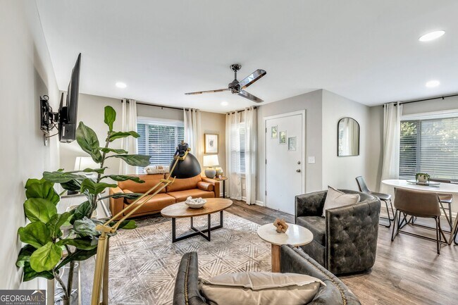 Foto del edificio - 811 Old Powder Springs Rd SW