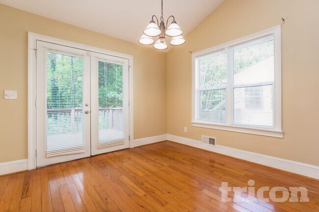 Building Photo - 6583 Oakwood Dr