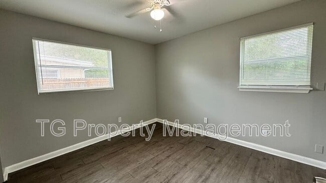 Building Photo - 6947 Clovis Rd