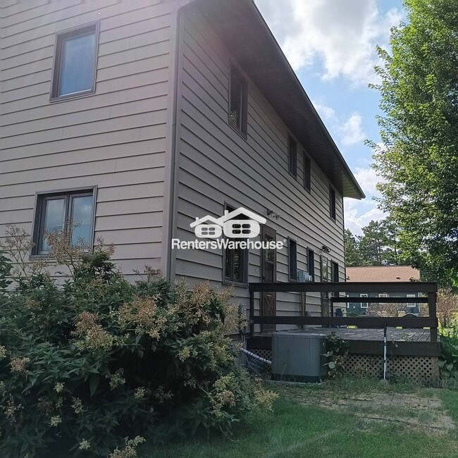 Building Photo - 901 3rd St S