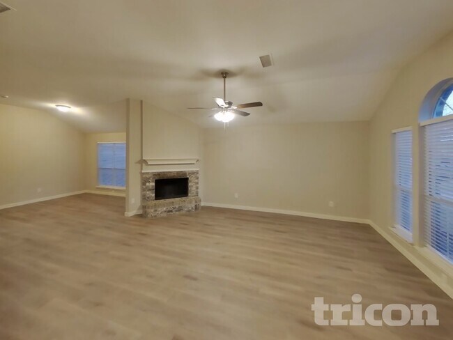 Building Photo - 4710 Grovetree Ln