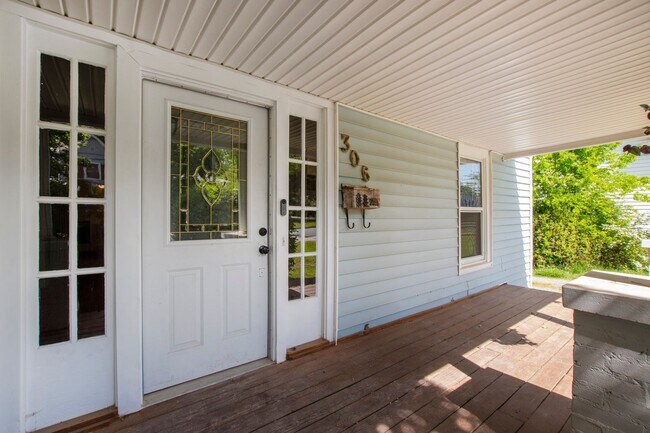 Building Photo - A charming Historic home in the heart of d...