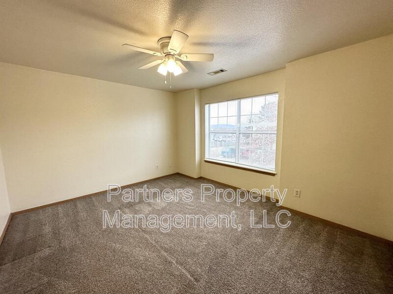 Building Photo - 898 Curtis Avenue - 1