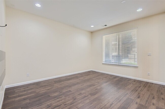 Building Photo - Beautiful Home in Caley Ponds Neighborhood!