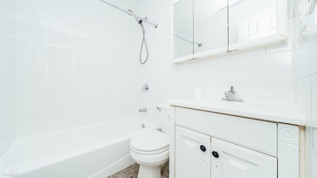 Building Photo - 2 br, 2 bath Apartment - 33 Withers St Apt 2J