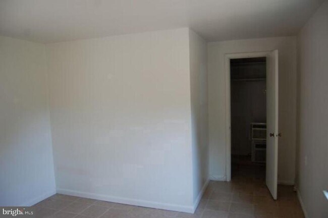 Foto del edificio - 2 Spruce Ln