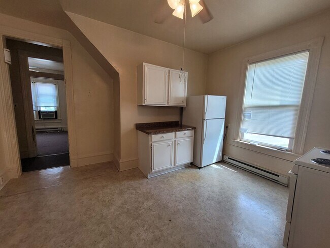 Foto del edificio - SW 3 bedroom 1 bath duplex with 1 stall ga...