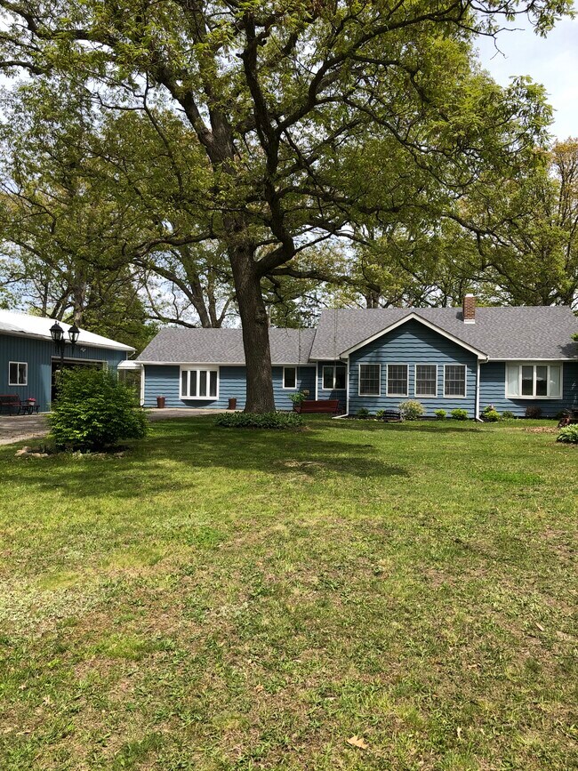 No smoking No Pets $1200/ month - 8969 Deodor St