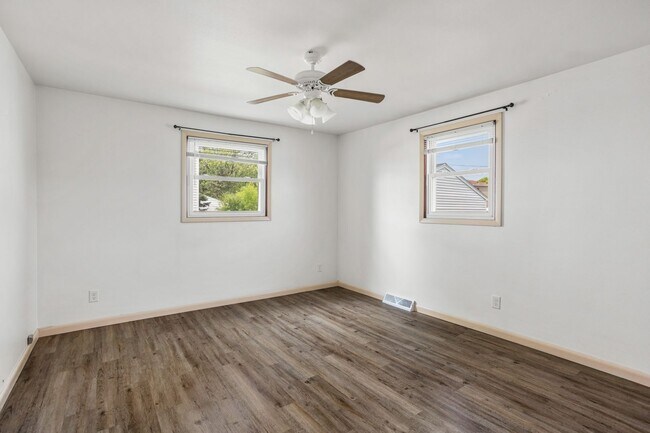 Foto del edificio - 915/917 Byrd Avenue