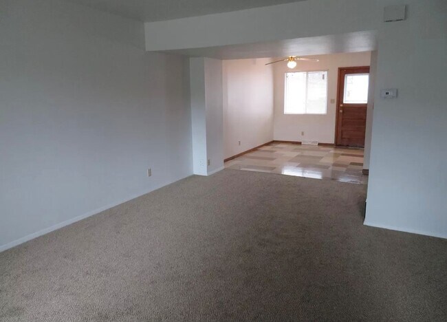 Building Photo - 670 S 60th St
