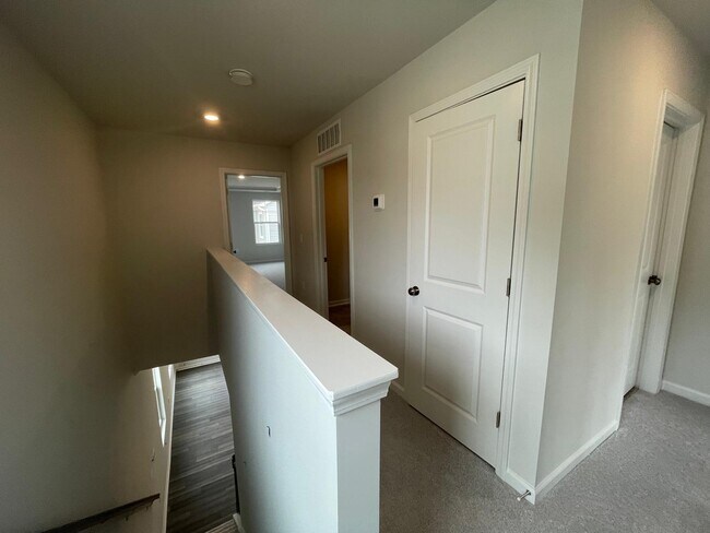 Building Photo - 214 Golden Arms Dr