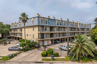 Building Photo - 921 Marine Dr