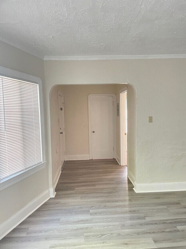 Building Photo - 00833