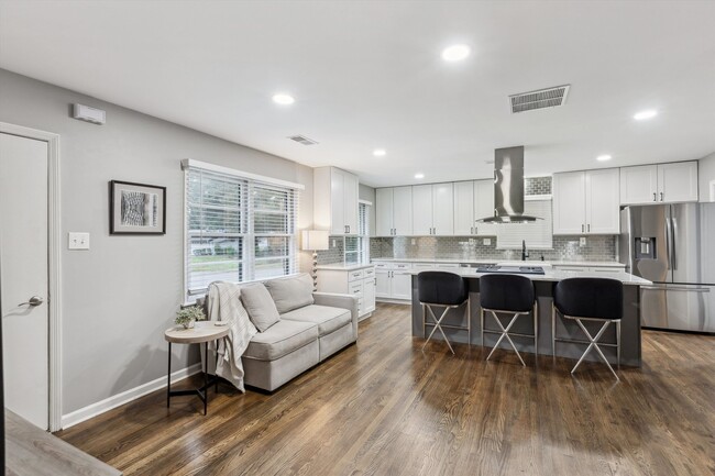 Foto del edificio - 5270 Edenshire Ave