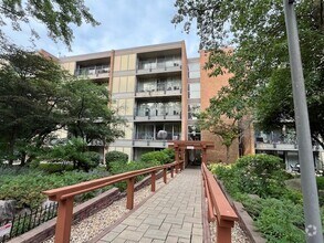 Building Photo - 6020 Oakwood Dr