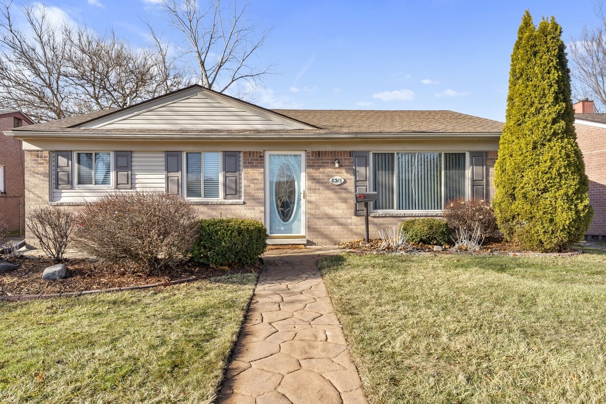 Photo - 8315 Flamingo St (Westland, MI)